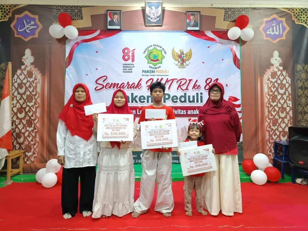 Hadiah yang diberikan meliputi Juara I sebesar Rp500.000, Juara II Rp400.000, Juara III Rp300.000, serta Juara Harapan I dan II masing-masing Rp50.000. Selain hadiah uang pembinaan, para peserta juga mendapatkan bingkisan sebagai bentuk perhatian dan apresiasi dari yayasan